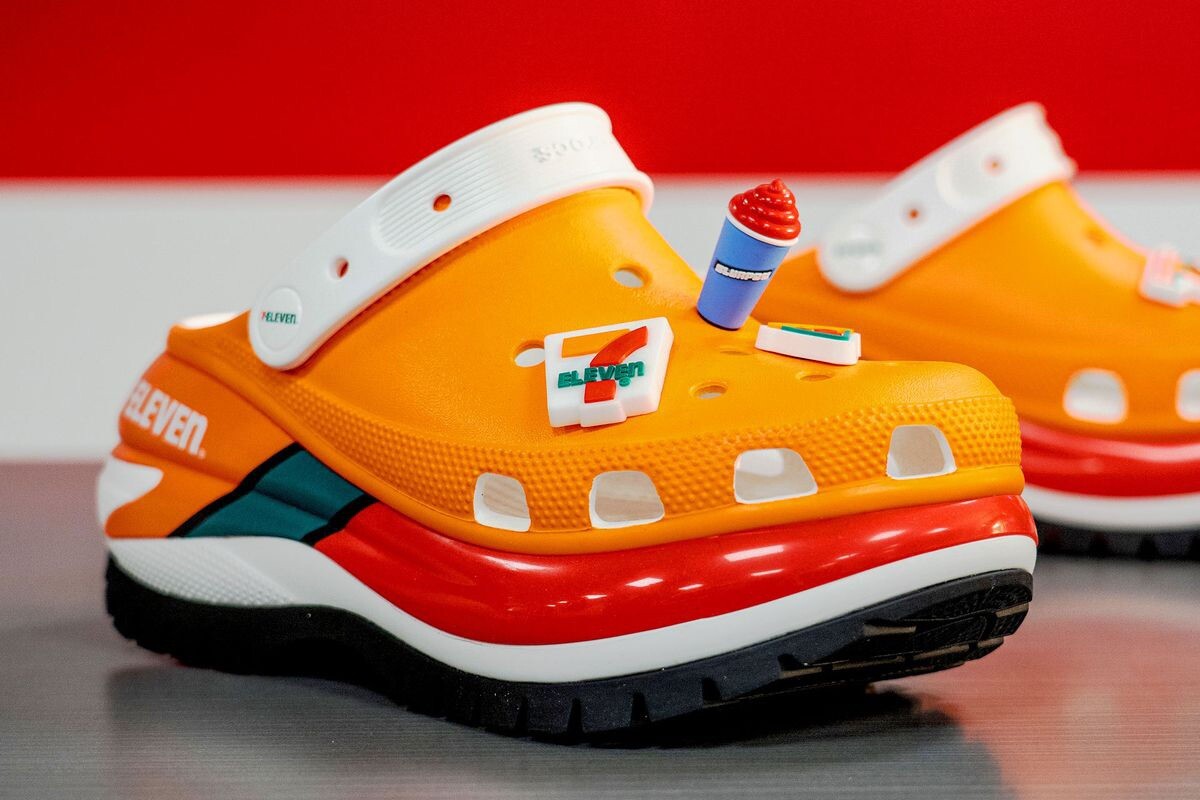 7-ELEVEN X CROCS US MEGA CRUSH Clog 7-11 Orange 208273-810