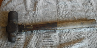 super duty 3 lb. usa  is stamped on the head. handle is broken