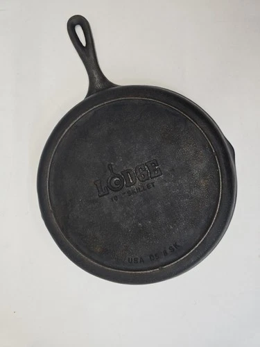 Vintage Lodge 10 1/2" Notched Cast Iron Skillet D2 8SK USA