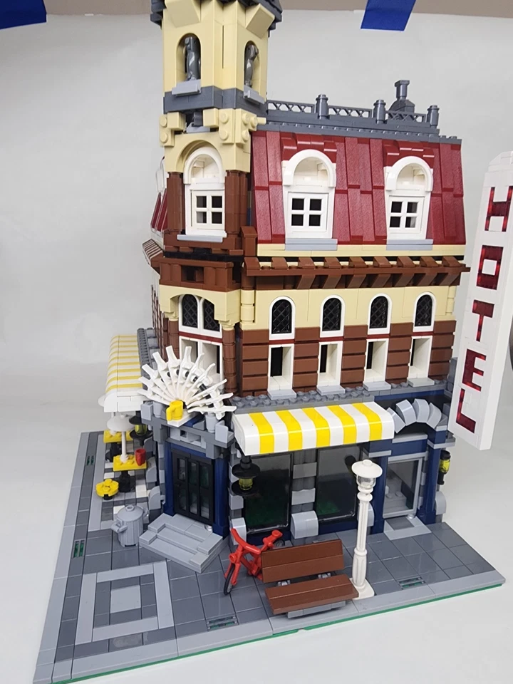 LEGO Advanced Models: Cafe Corner (10182) - Image 3 of 4