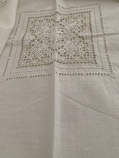 Hochwertige weiße Leinentischdecke  mit Spitze und Hohlsaumtechnik 83x 83 cm