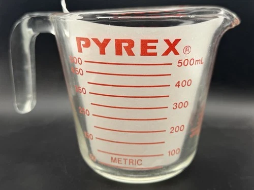 PYREX - 516 - 2 Cup - Glass Measuring Cup Red Lettering Open Handle Vintage