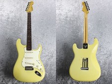 Fender Classic Player Stratocaster / Olympic White 3,87 kg