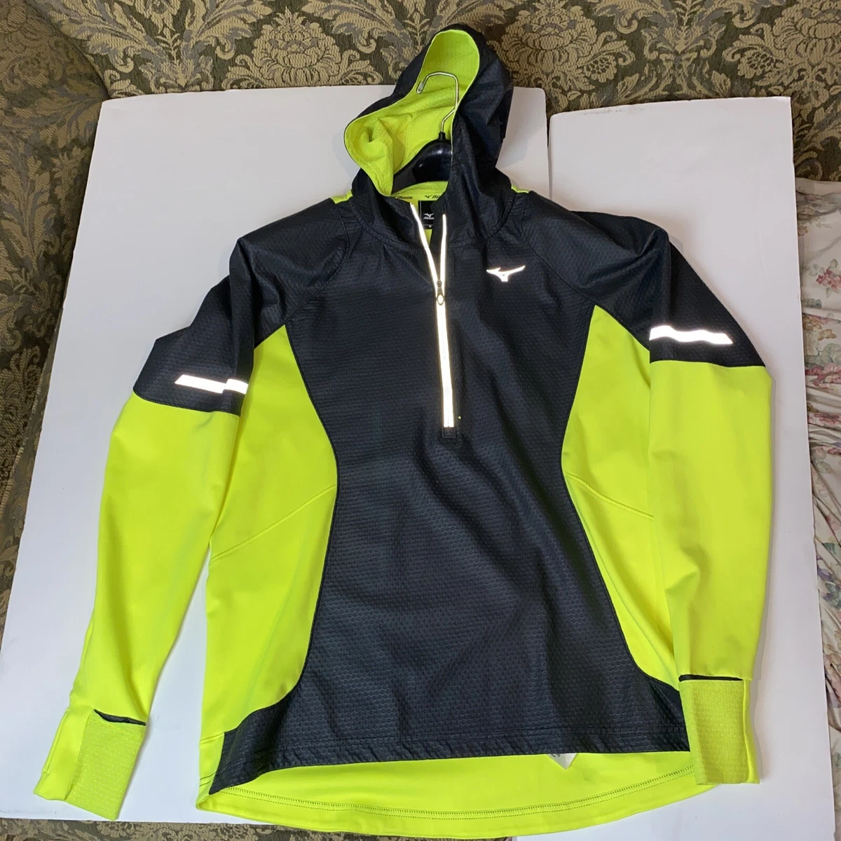 Mizuno breath on sale thermo hoody