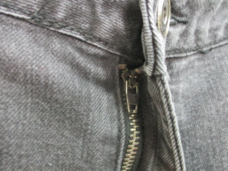 Pantalones de mezclilla Baccini 16 para mujer talla regular negros pierna ajustada puños lavado oscuro X13 Foto 3 de 4