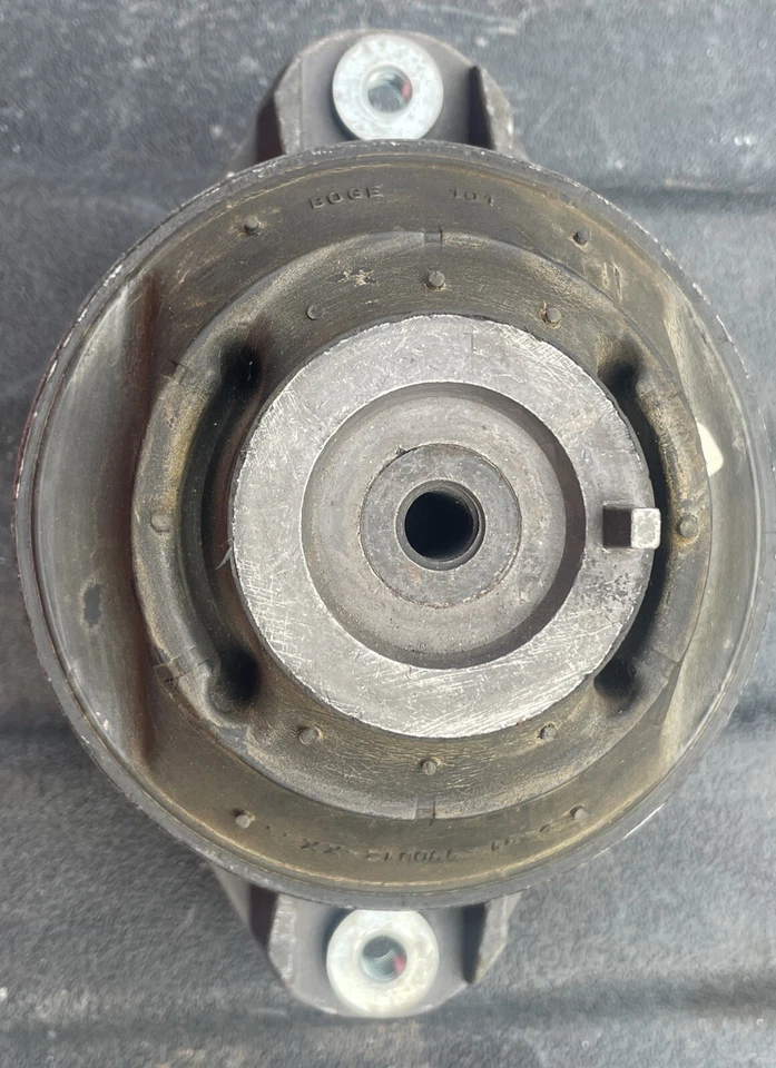 NEW GENUINE MERCEDES BENZ ENGINE MOUNTING W124 1242400717 - Image 2 of 4