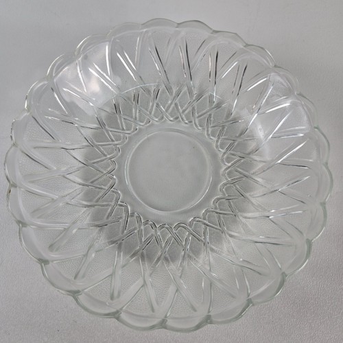 Vintage Pretzel Pattern Bowl 7.5” INDIANA GLASS Co - Picture 2 of 7