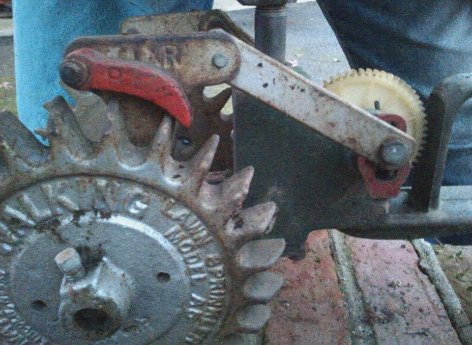 Aspersor de grama vintage - nacional de ferro fundido para caminhada - Imagem 2 de 4