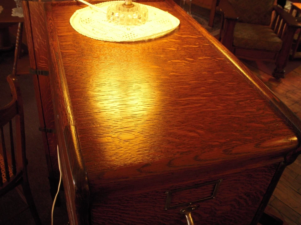 Старинный дубовый картотечный шкаф глобус 1900-е 4 ящика стандартный размер отполированный восстановленный - Изображение 3 из 4