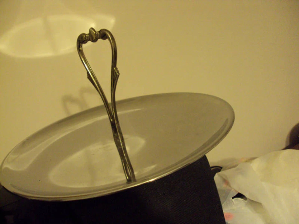 Bandeja redonda para servir vintage Kromex cromada Tidbit con mango en el centro 13"D Foto 3 de 4