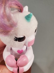 Fingerlings Interactive Baby Unicorn Reacts to Touch Sounds & Rea- 5In..103