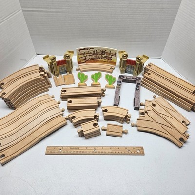 Pixar Cars RADIATOR SPRINGS WOODEN RACE TRACK Replacement Parts Sign Road Cactus