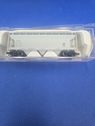 Tolva cubierta de 3 bahías Atlas escala N B&M Boston y Maine #5754.   N535.  | Condition: New