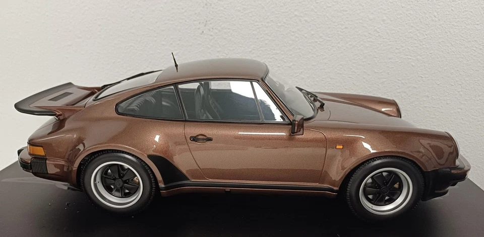 MINICHAMPS, PORSCHE 911 Turbo 1977 Marrone metallizzato - Edizione limitata a... - Immagine 2 di 2