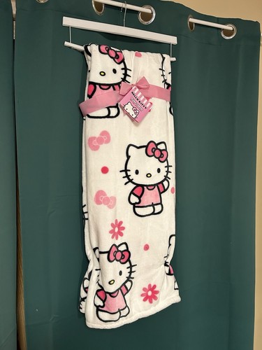Hello Kitty 50x70 Inch Polyester Plush Throw Blanket