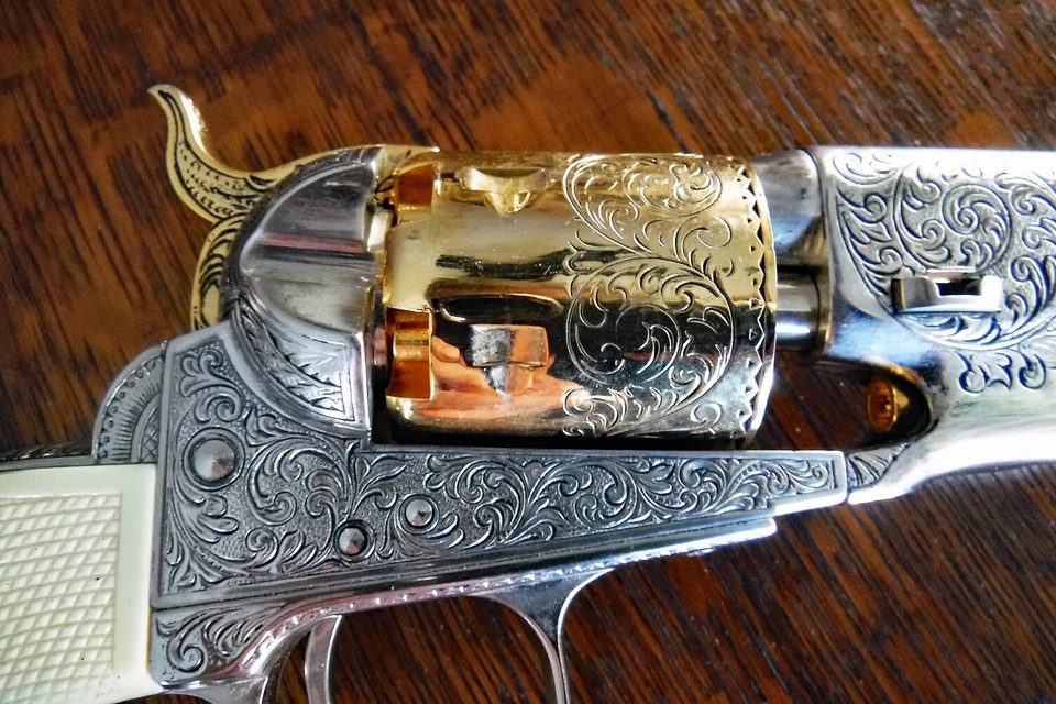 Revólver Toy Franklin Mint General George Custer's calibre .36 ORO Y PLATA Foto 3 de 4
