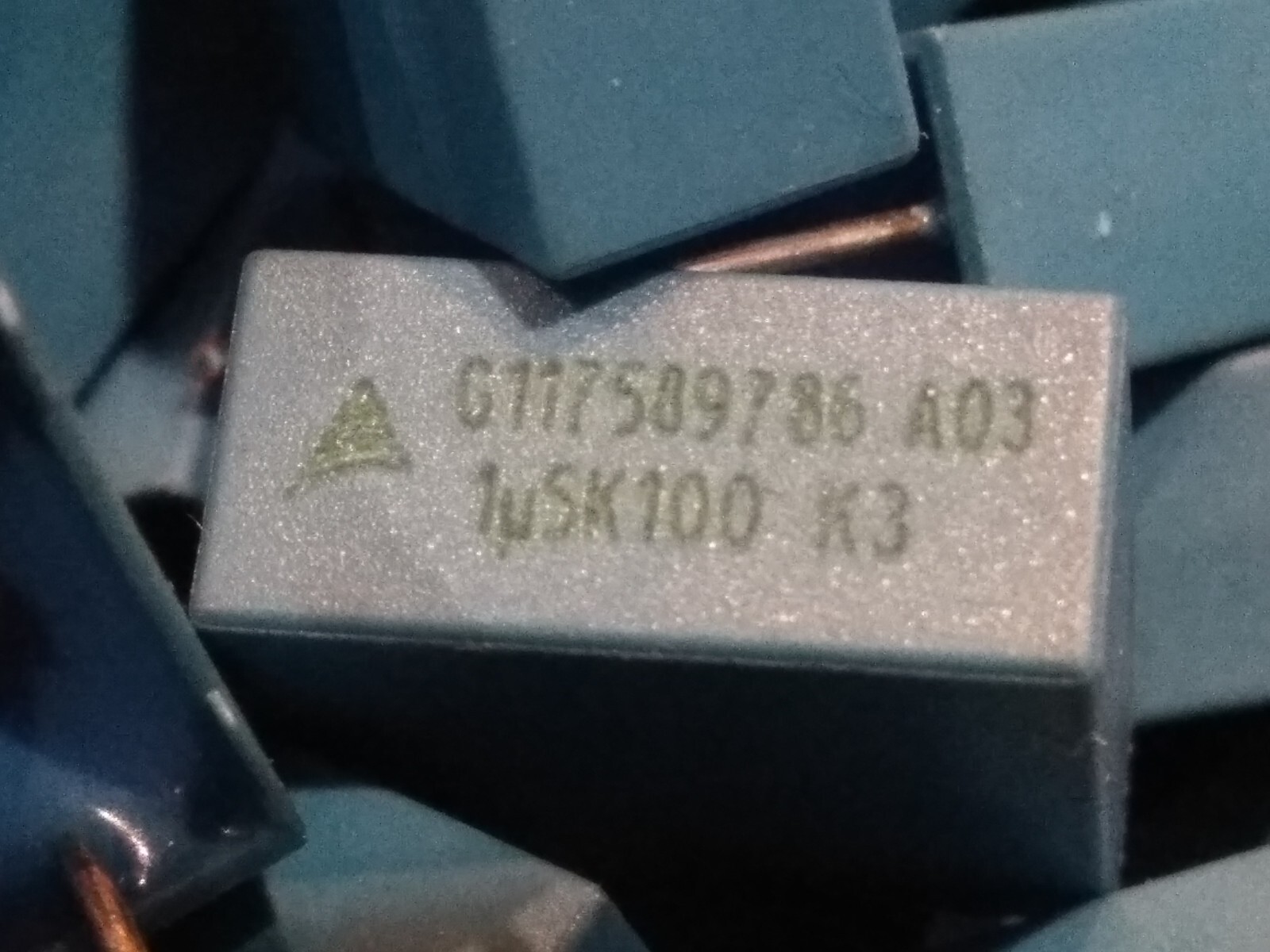 EPCOS 1.5uF 100V Polyester Film Capacitor, 1.5uF MKT Film Capacitor ( 4 pcs )