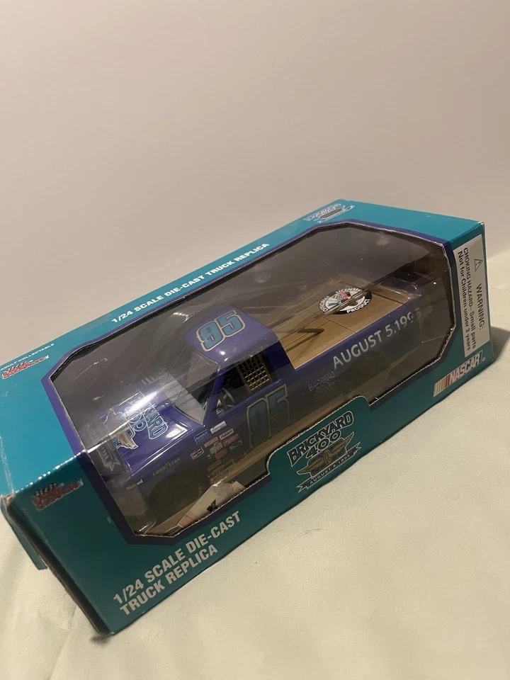 Camión fundido a presión Brickyard 400 escala 1/24 modelo 5 de agosto 1995 Racing Champions Foto 2 de 4
