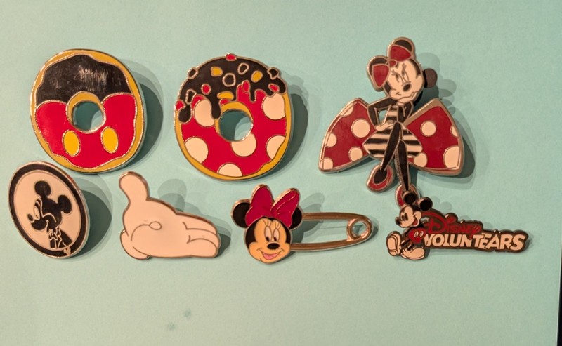 Disney Trading Pins - Lot of 7 - Mickey & Minnie Mouse