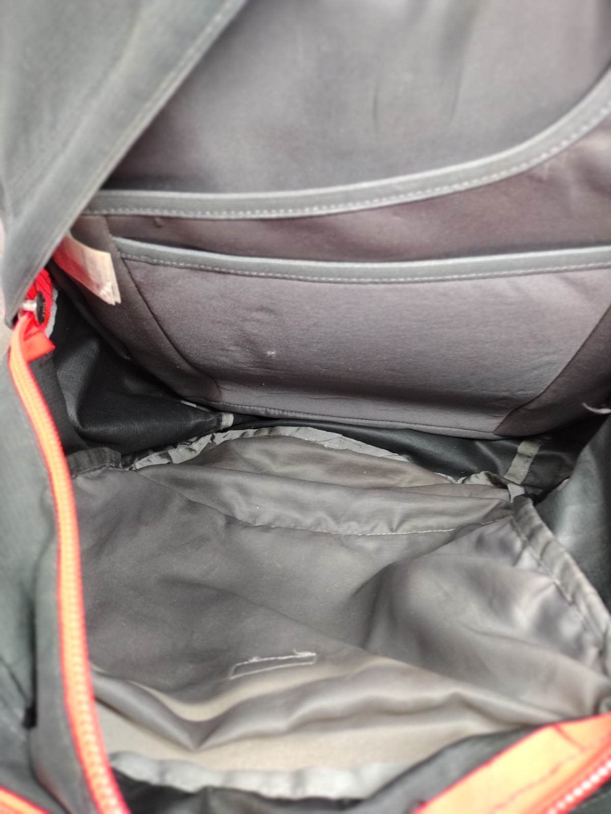 THE NORTH FACE BACKPACK RECON PADDED LAPTOP BACKPACK BLACK & RED GREAT CONDITION thumbnail 21