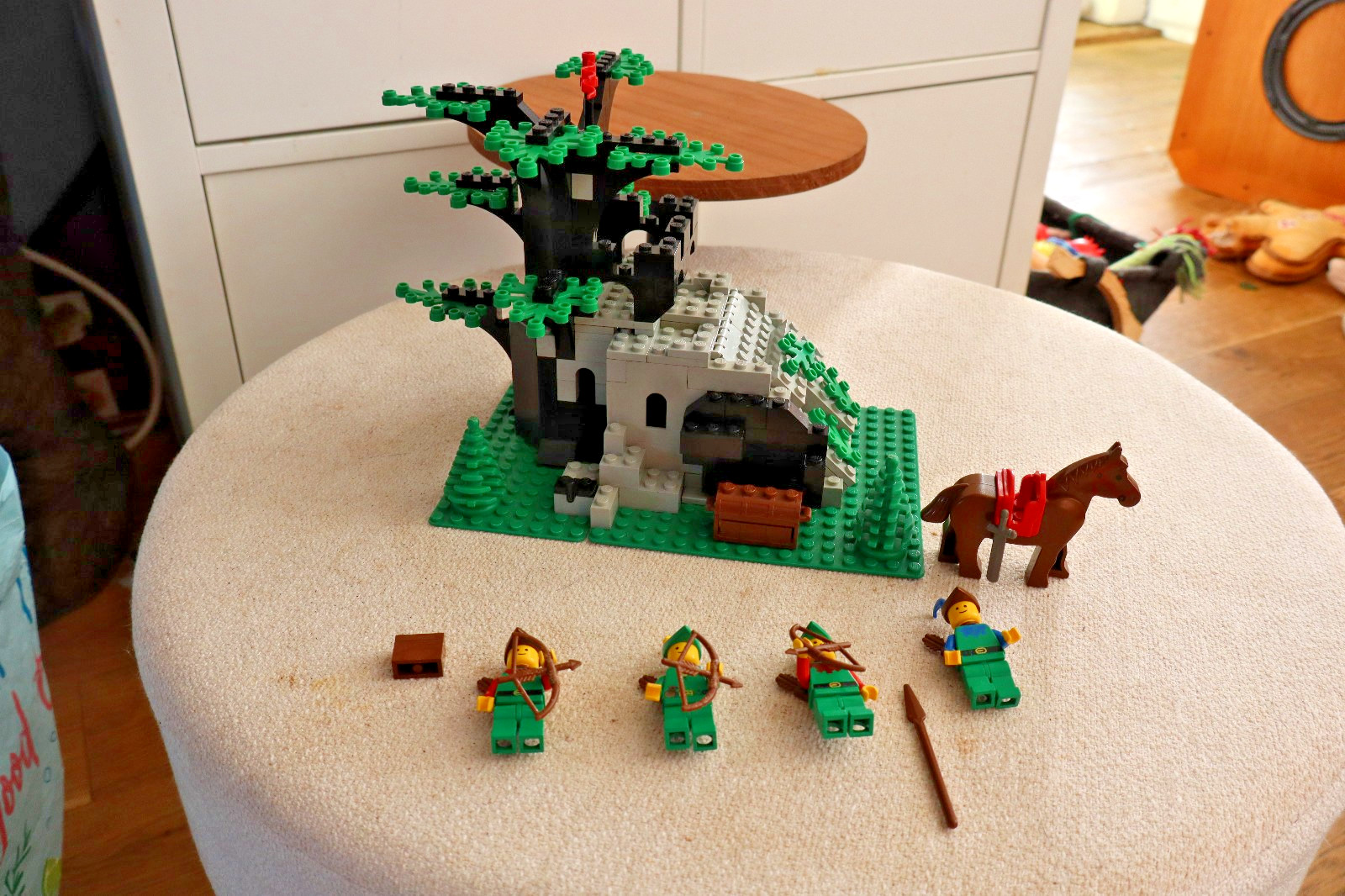 VINTAGE LEGO 6066 CASTLE CAMOUFLAGED OUTPOST MISSING 2 MINIFIGURES