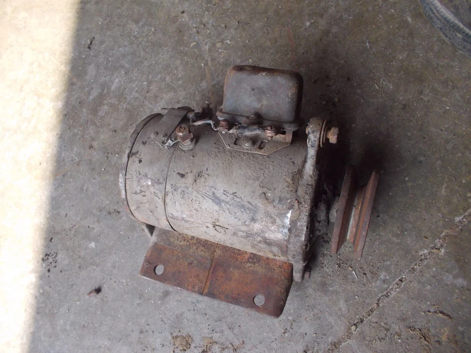 Allis Chalmers WD AC  tractor generator & regulator NON WORKING Core for parts - Image 4 of 4