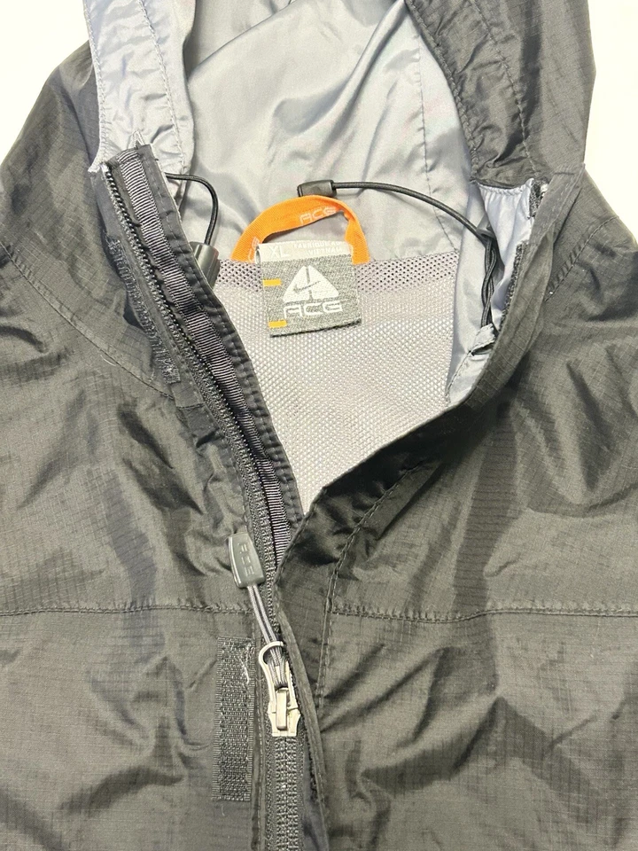 Chaqueta de lluvia Nike ACG Fit Storm para mujer XL negra con logotipo de nailon con capucha cremallera completa Foto 3 de 4
