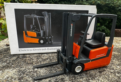 STEINBOCK BOSS LE 16 Electric Reach Forklift 1:25 Diecast Model Boxed