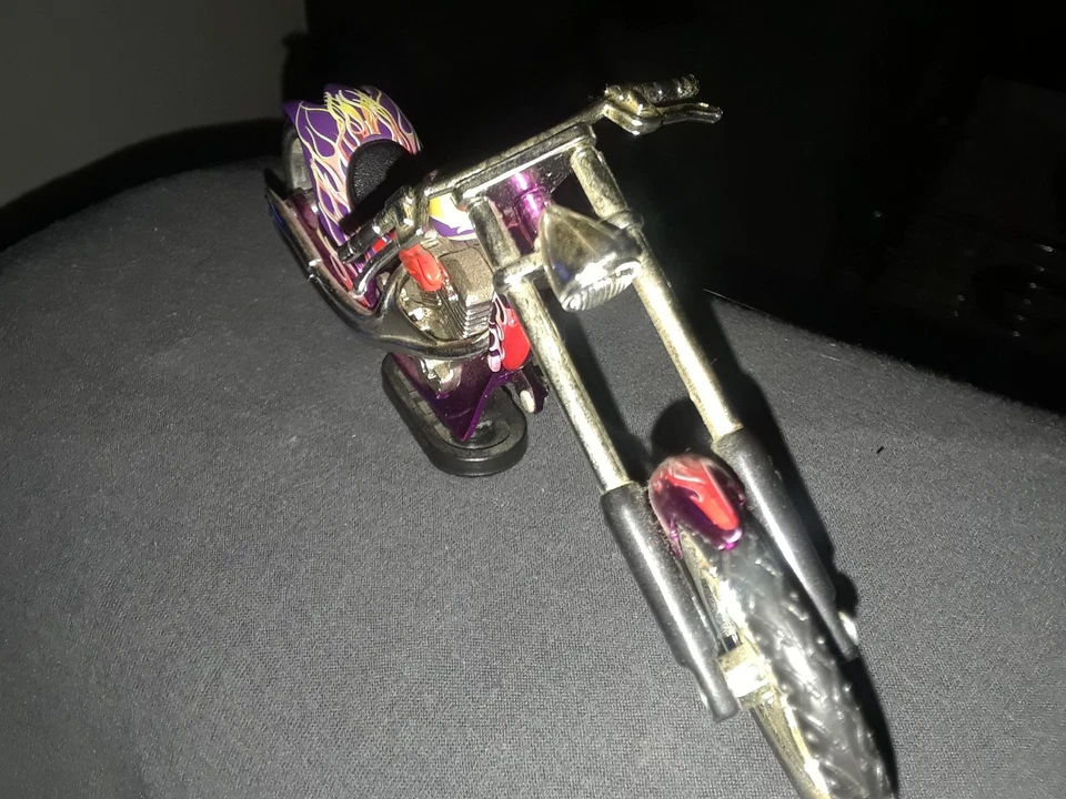 Picadora personalizada para motocicleta púrpura con llamas (sin marca) Foto 2 de 4