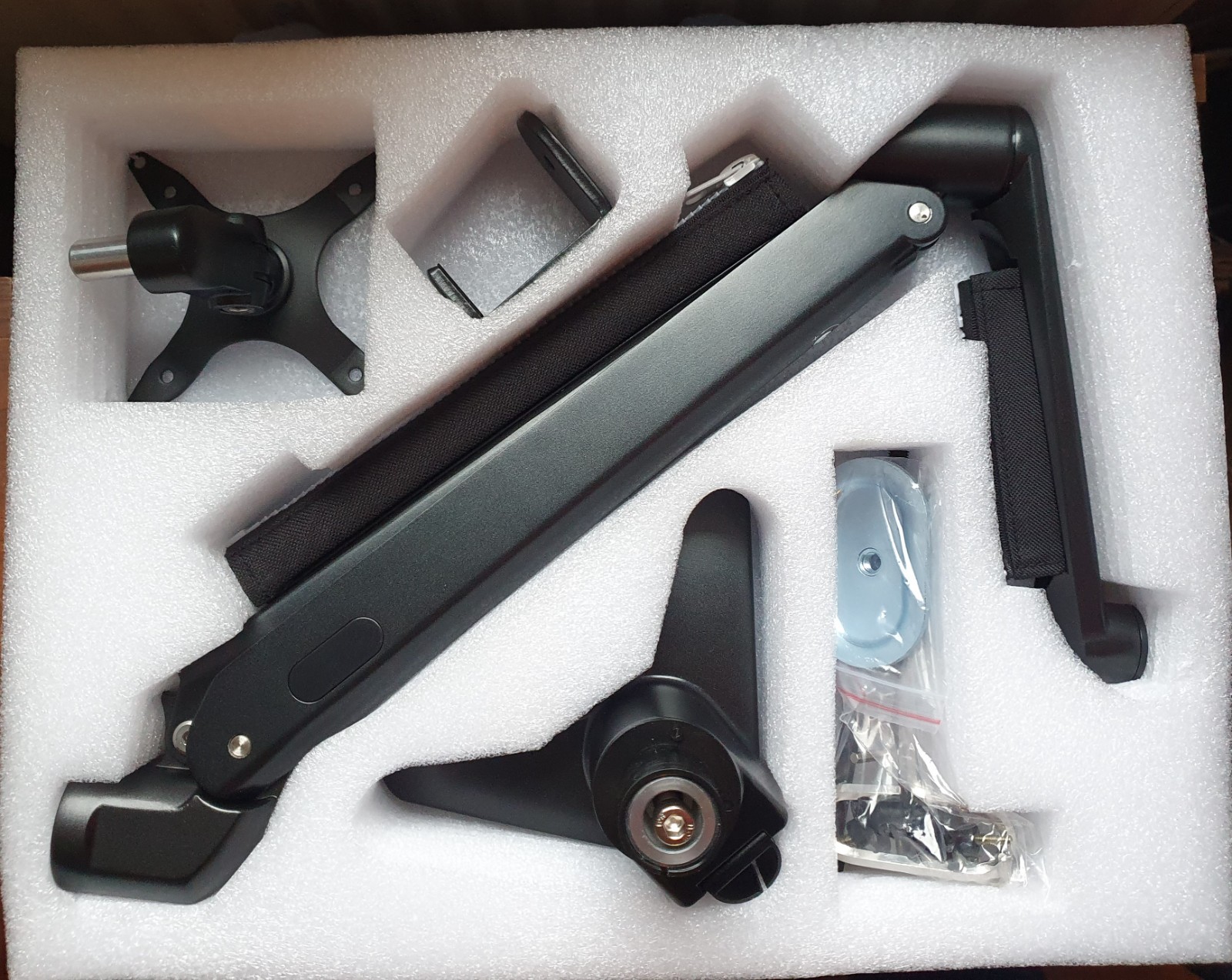 Bras de moniteur ZAP Götessons 360 orientable noir pour écran de bureau de 1,5 à 7 kg
