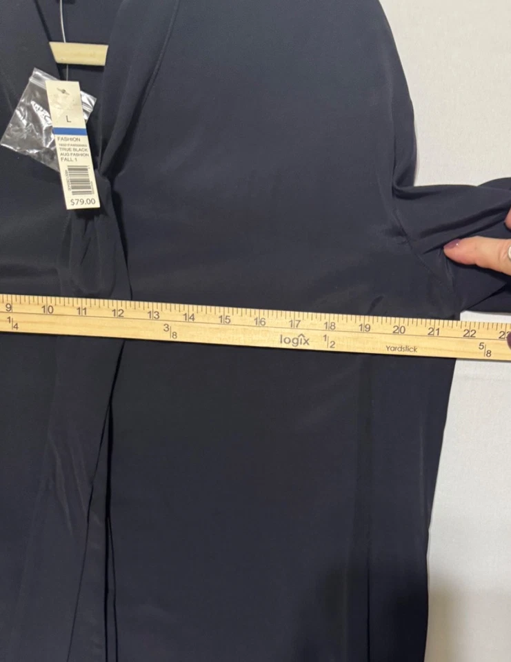 Blusa The Limited com botões preta tamanho grande - Imagem 3 de 4