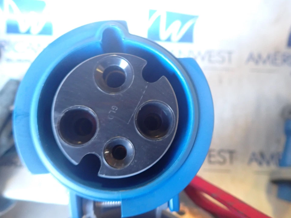 Conector Hubbell Receptáculo 363C6W 63 amp 6H 220v 2P +G Foto 3 de 4