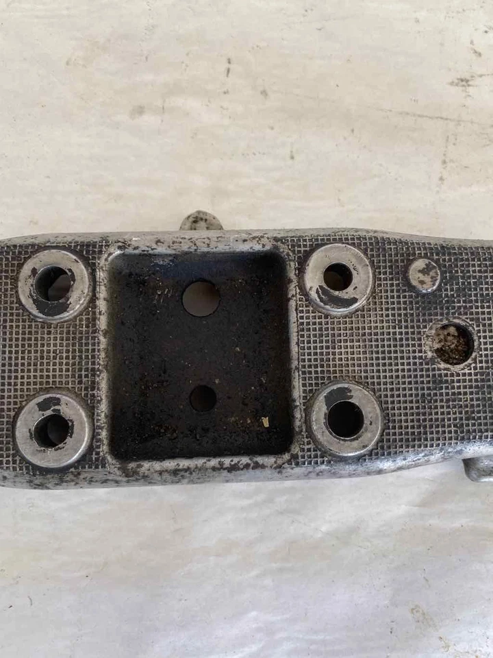 2002 LEXUS LS430 Sedan 2.3L Transmission Mount Crossmember Support Bracket A/T - Изображение 2 из 4