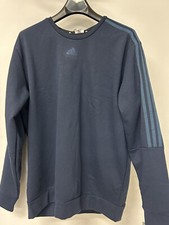 NEW  Mens size MEDIUM Adidas Lightweight Fleece Crew Neck Navy Logo Stripes