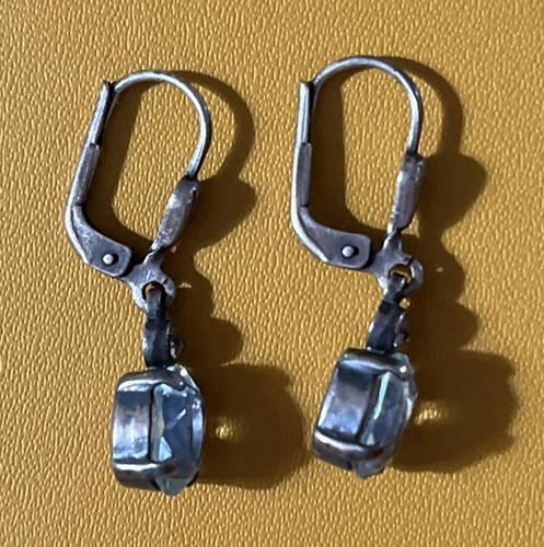 Vintage rhinestone drop earrings 1” long Light Blue Tint Sparkle Leverback - Picture 4 of 5