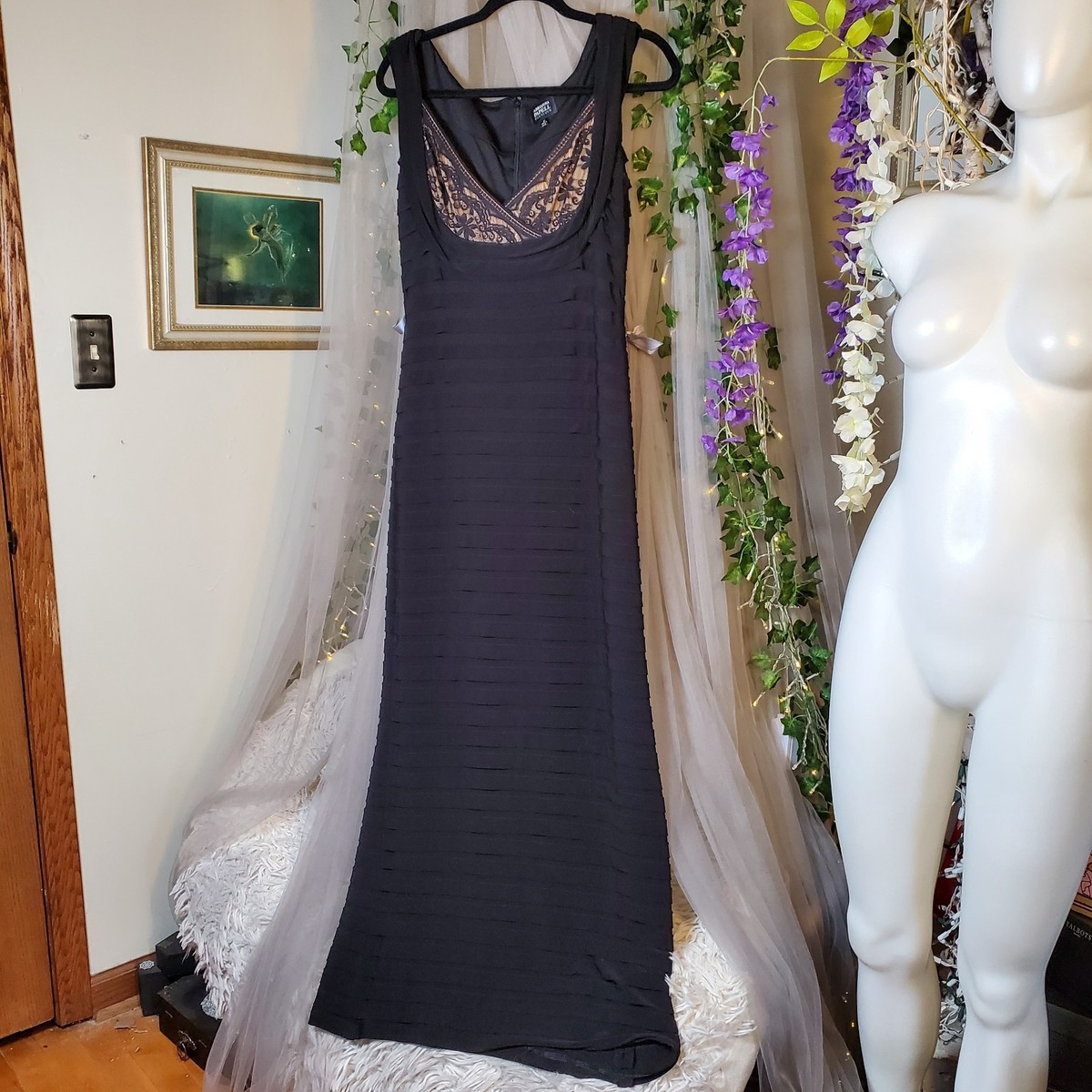 Adrianna Papell Boutique Women's Size 10 Tiered Lace Gown Maxi Dress  Sleeveless