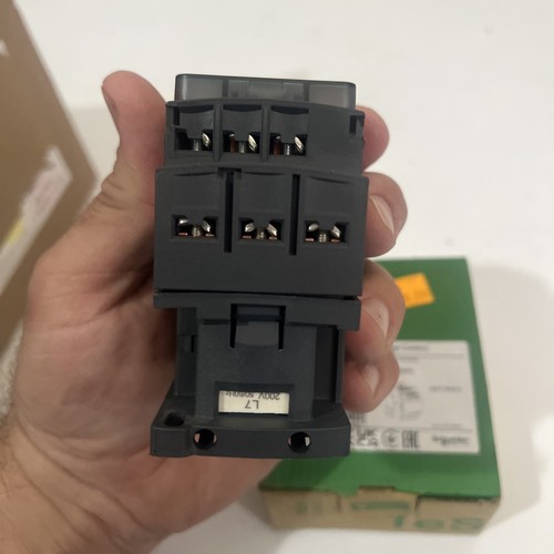 Schneider Electric CAD32L7 Steuerrelais 690V 3-polig 3-Phasen Spule 200VAC 50/60Hz - Bild 12 von 18