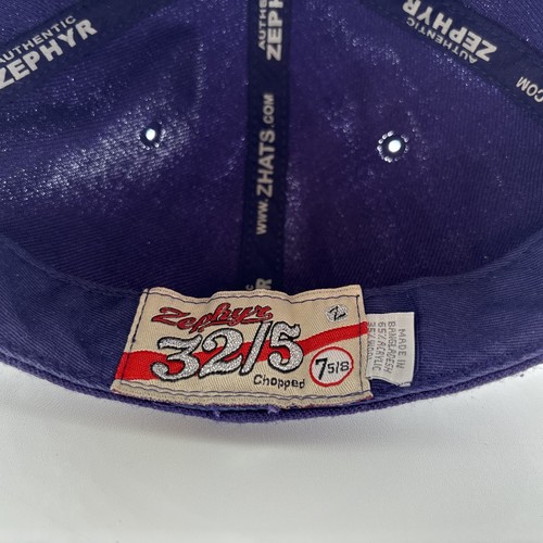 Cappello LSU Tigers Zephyr tagliato 32/5 aderente 7 1/8 Omaha CWS 09 patch viola NCAA B - Foto 7 di 8