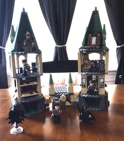 LEGO Harry Potter: Hogwarts (4867) castle complete w box and instructions