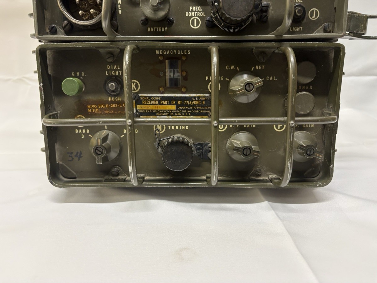 B2【used】VHF受信機　アメリカ軍　　ミリタリー　レシーバー　ラジオ Vintage U.S. Army Signal Corps Receiver/Transmitter RT-77A/GRC-9
