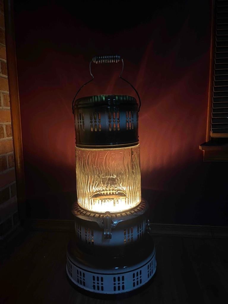 Perfection 750 Enamel Parlor Cabin Porch Oil Kerosene Heater Lantern Stove