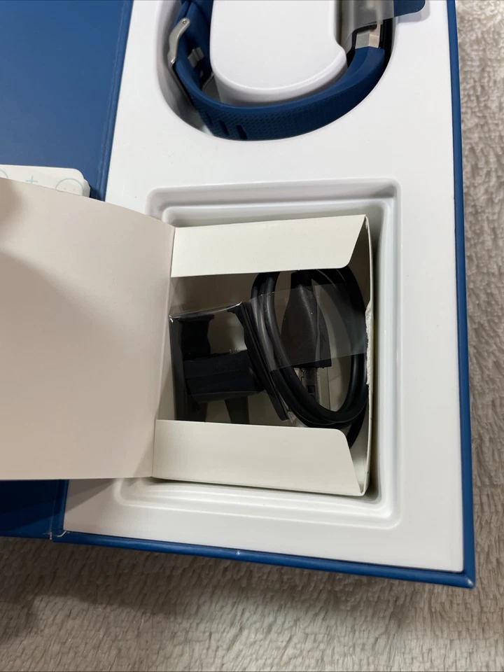 NUEVO Fitbit Charge 2 Monitor de Ritmo Cardíaco Fitness Pulsera Rastreador Azul Pequeño Foto 4 de 4