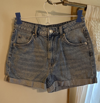 Divided by H&M Women's Blue Denim Shorts Size 4 Medium Wash Cuffed 5-Pocket