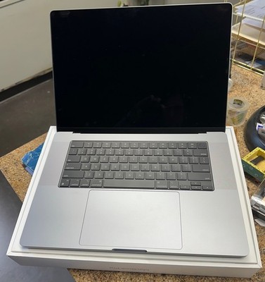 Apple MacBook Pro 16'' (512GB SSD, M2 Pro, 16GB) - Space Gray MNW83LL/A EXCELLENT