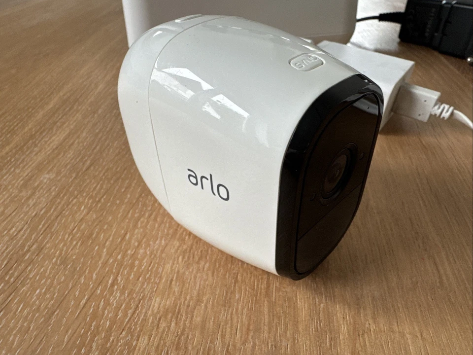 Netgear Arlo kit VMS4130 : VMB4000 Station & Arlo Pro VMC4030 Camera - Bild 2 von 4