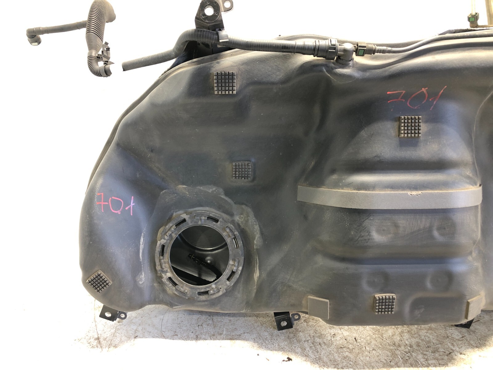 2017-2022 MASERATI LEVANTE FUEL GAS TANK RESERVOIR W/ FILLER NECK OEM