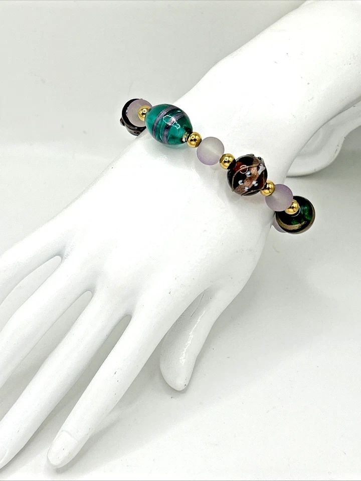 Brazalete elástico con cuentas de murano de vidrio artístico grueso de 7,5" con acero inoxidable dorado Foto 2 de 4