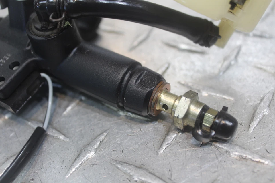 Ducati ST4S 2002 cilindro maestro de freno delantero con palanca Foto 3 de 4