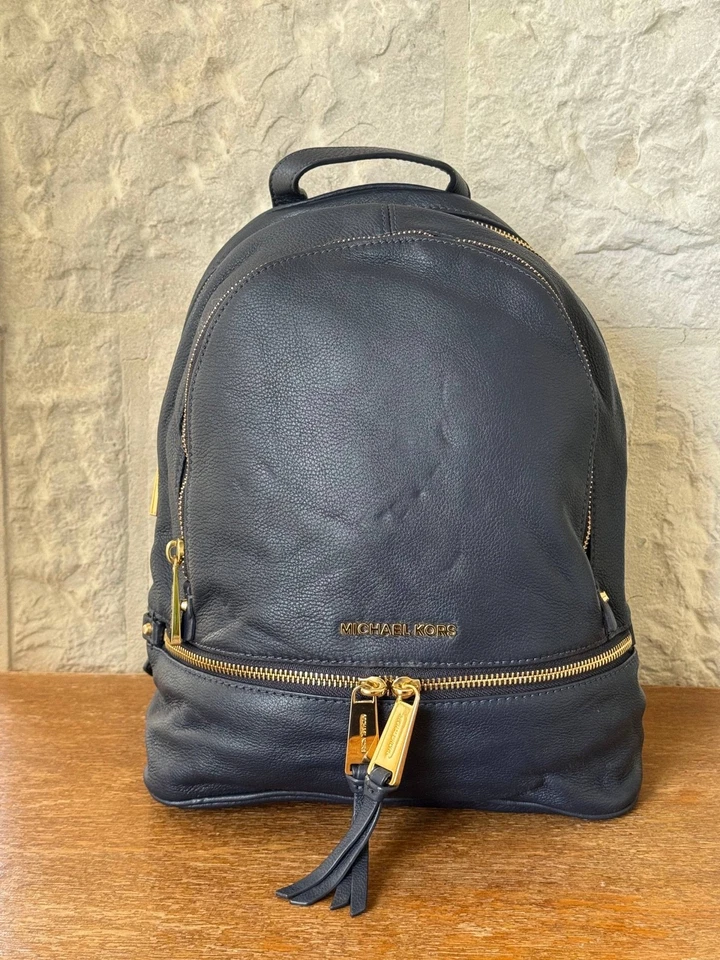 NUEVO CON ETIQUETAS Michael Kors Rhea Mochila con Cremallera Almirante Cuero Azul Marino Dorado Hardware Bolso Tecnológico Foto 2 de 4