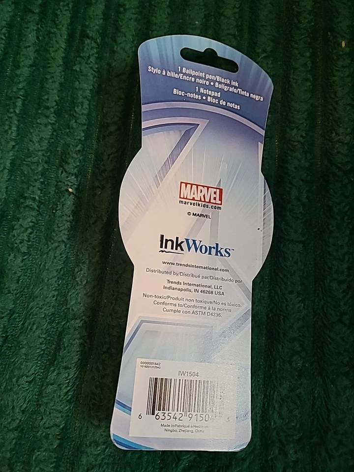 Pluma Avengers y bloc de notas pequeño, paquete dañado, bolígrafo y bloc de notas están intactos Foto 3 de 4
